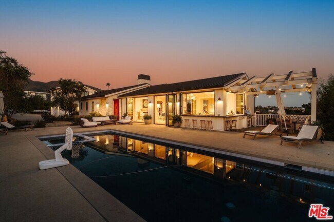 5770 Busch Dr in Malibu, CA - Building Photo - Building Photo