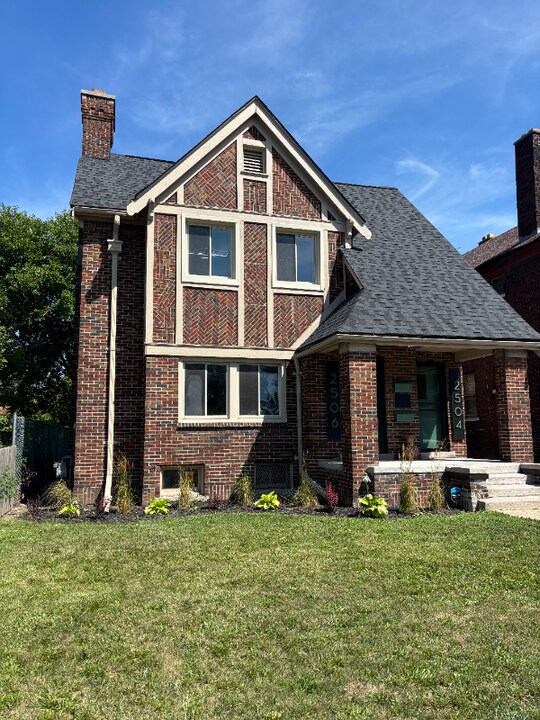 2506 W Euclid St in Detroit, MI - Building Photo