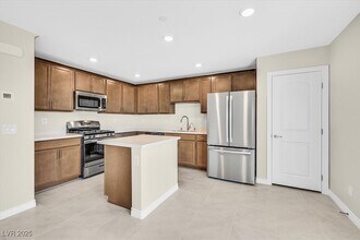 366 Rosefinch St in Henderson, NV - Building Photo - Building Photo