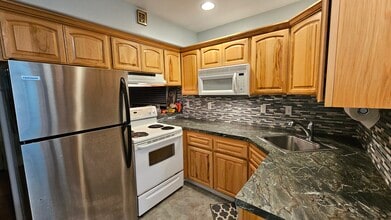 1742 NE 14th St in Lincoln City, OR - Building Photo - Building Photo