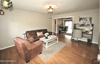 8 Pacific Terrace in Hazlet, NJ - Building Photo - Building Photo