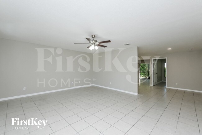 906 Hart St in Clearwater, FL - Foto de edificio - Building Photo