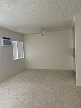 11168 Camarillo St, Unit #8 in North Hollywood, CA - Foto de edificio - Building Photo