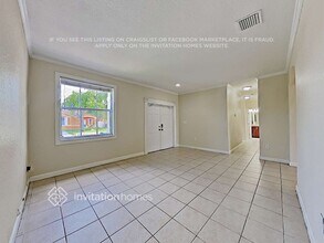 8113 NW 198th St in Hialeah, FL - Building Photo - Building Photo
