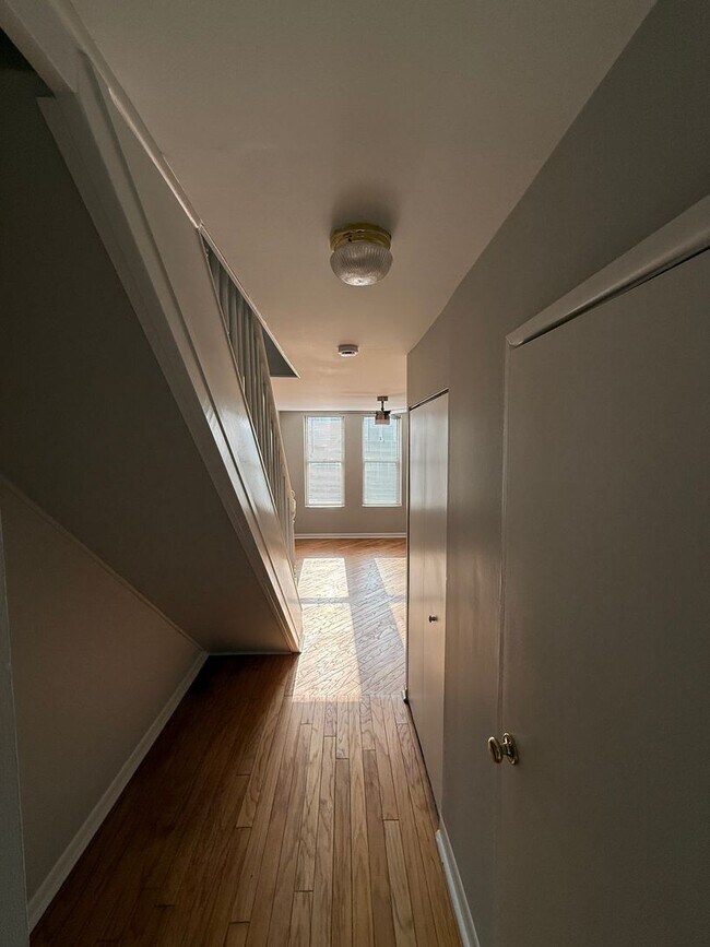 744 W Gordon Terrace in Chicago, IL - Building Photo - Building Photo