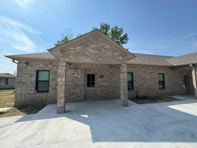 718 S Spring St in Jacksonville, AR - Building Photo - Building Photo