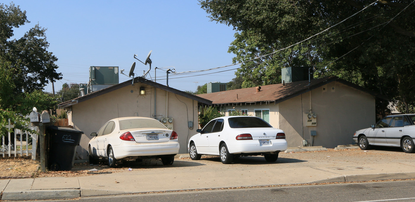 520 N 6th Ave in Oakdale, CA - Building Photo