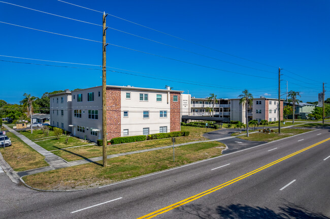 Disston Plaza in St. Petersburg, FL - Building Photo - Building Photo