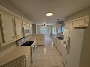 12211 Longfellow Dr in Montgomery, TX - Building Photo - Building Photo