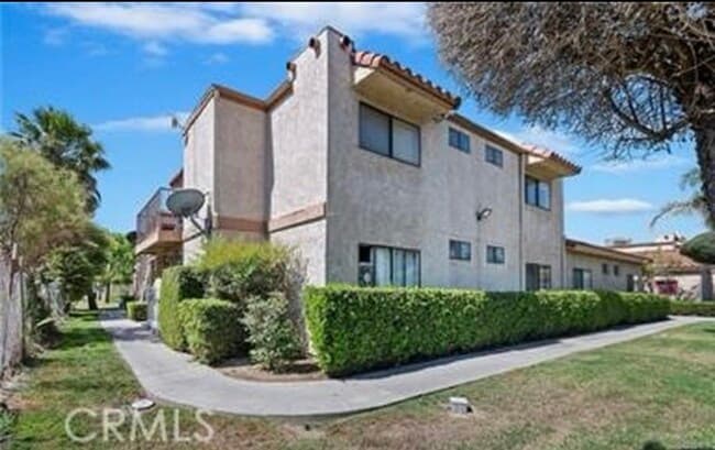 2403 W Acacia Ave in Hemet, CA - Building Photo - Building Photo