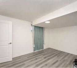 956 W Lakeview Dr in Chestermere, AB - Building Photo - Building Photo