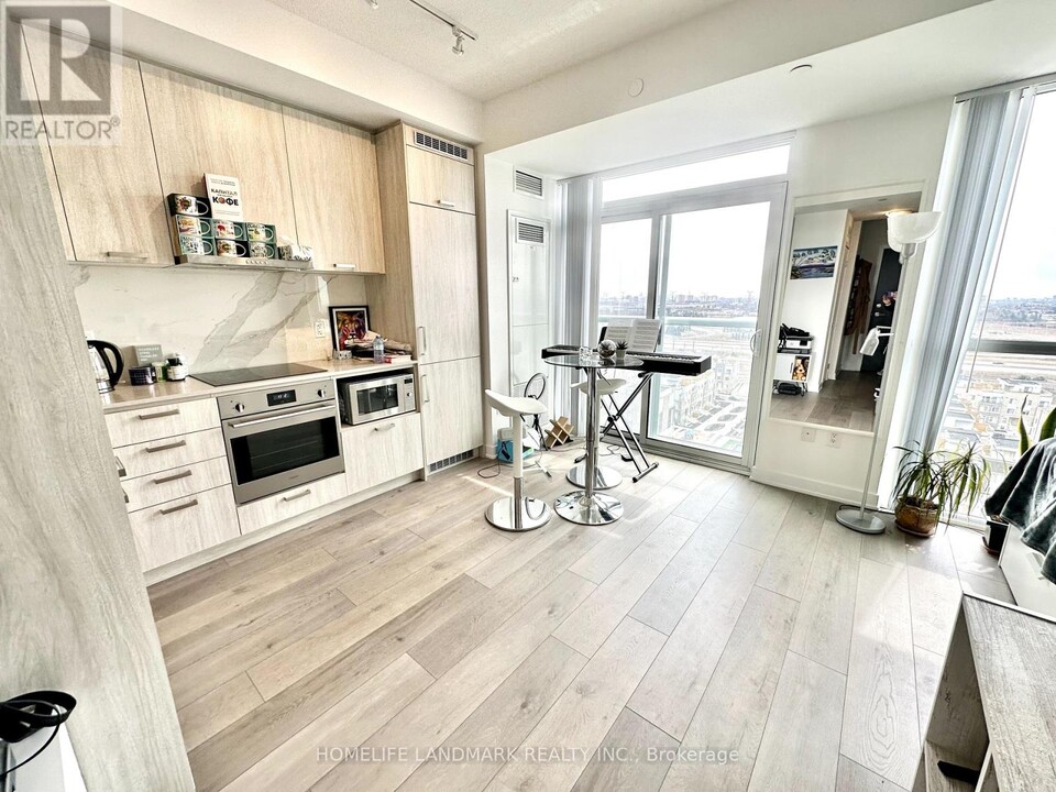 10-1510 Honeycrisp Cres in Vaughan, ON - Building Photo