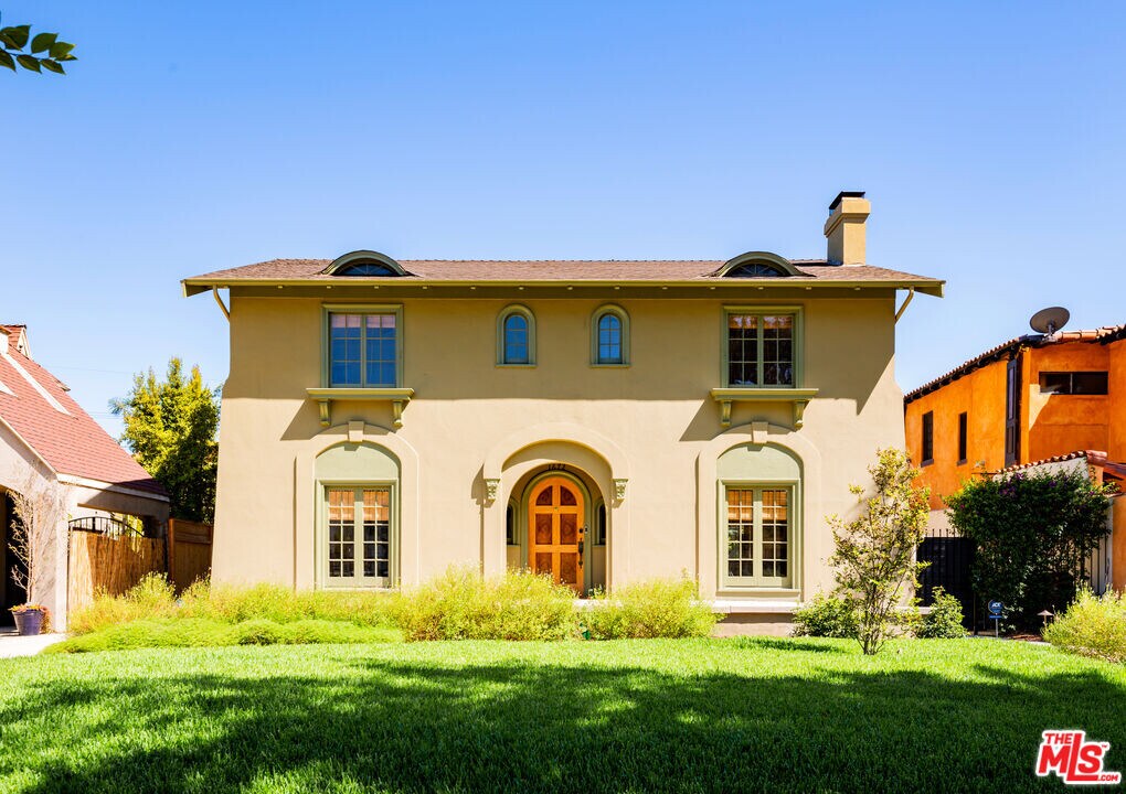 1672 Buckingham Rd in Los Angeles, CA - Building Photo