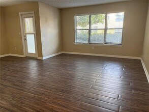 11901 4th St N in St. Petersburg, FL - Foto de edificio - Building Photo