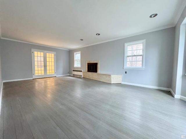 82-04 188th St in Queens, NY - Building Photo