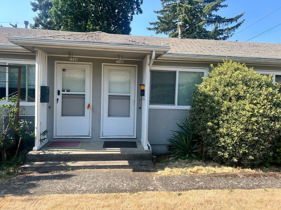 7708-7708 SE Harold St in Portland, OR - Building Photo
