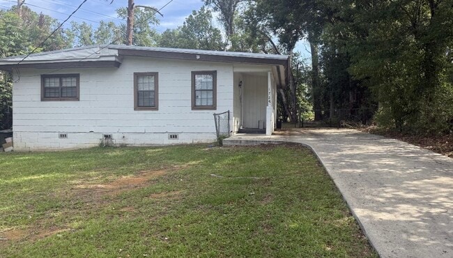 property at 1724 Pepper Dr