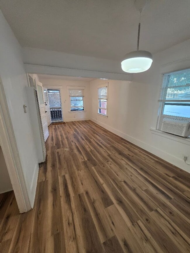 239 Newport Ave in Long Beach, CA - Building Photo - Building Photo