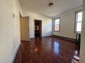 16 E Bidwell Ave, Unit 1 in Jersey City, NJ - Building Photo - Building Photo