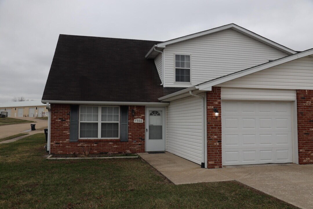 4306 Derby Ridge Dr in Columbia, MO - Building Photo