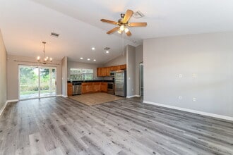 917 Hillcrest Ave in Lehigh Acres, FL - Building Photo - Building Photo