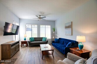 2989 N 44th St in Phoenix, AZ - Building Photo - Building Photo