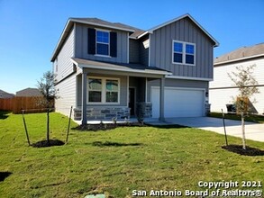 1370 Rios Bend Dr in New Braunfels, TX - Building Photo - Building Photo