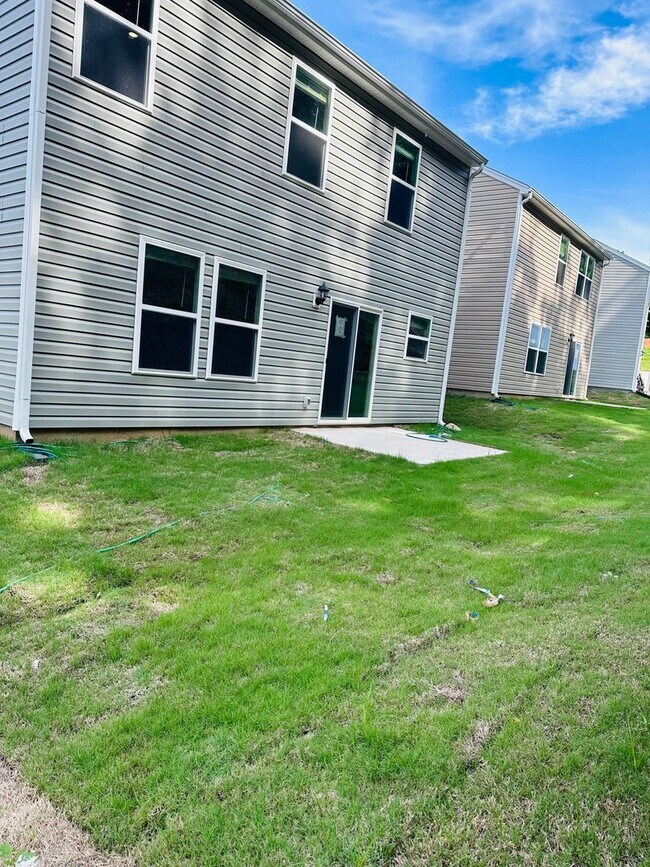 1031 20th Ave Loop SE in Hickory, NC - Building Photo - Building Photo