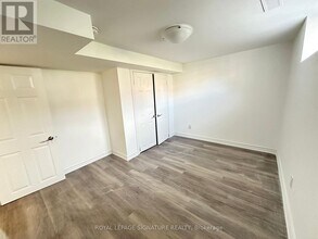 17 Tamarisk Dr in Toronto, ON - Building Photo - Building Photo