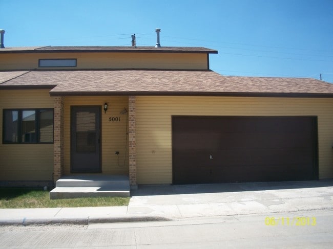 property at 5001 E Villa Cir