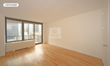 150 E 57th St in New York, NY - Building Photo - Building Photo