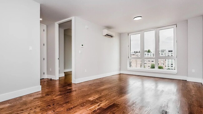 11-24-24 31st Dr in Queens, NY - Building Photo - Building Photo