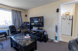 246 New Haven Ave, Unit 2 in Waterbury, CT - Building Photo - Building Photo