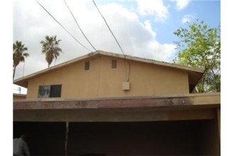 364 W 19th St in San Bernardino, CA - Foto de edificio - Building Photo