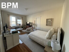 28 Colborne Rd, Unit 8 in Boston, MA - Foto de edificio - Building Photo