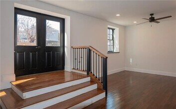 15 Cranston Ave in Newport, RI - Building Photo - Building Photo