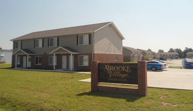 Brooke Village in Dexter, MO - Building Photo - Interior Photo
