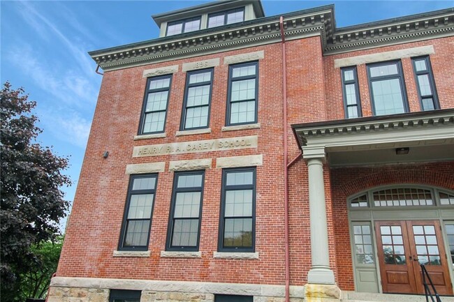 32 Carey St in Newport, RI - Building Photo - Building Photo