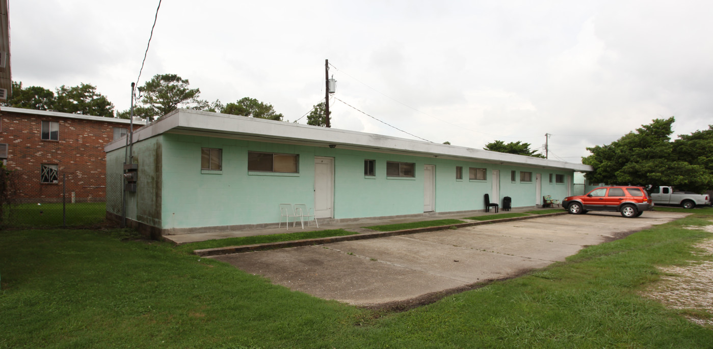 110 Kass St in Gretna, LA - Foto de edificio