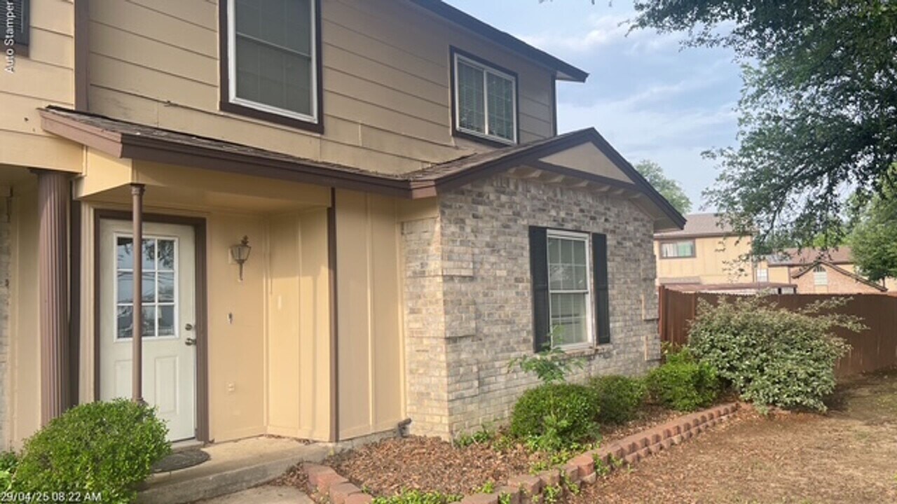 111 Kevin Ln in Arlington, TX - Building Photo