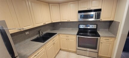 2731 Taft St in Hollywood, FL - Foto de edificio - Building Photo