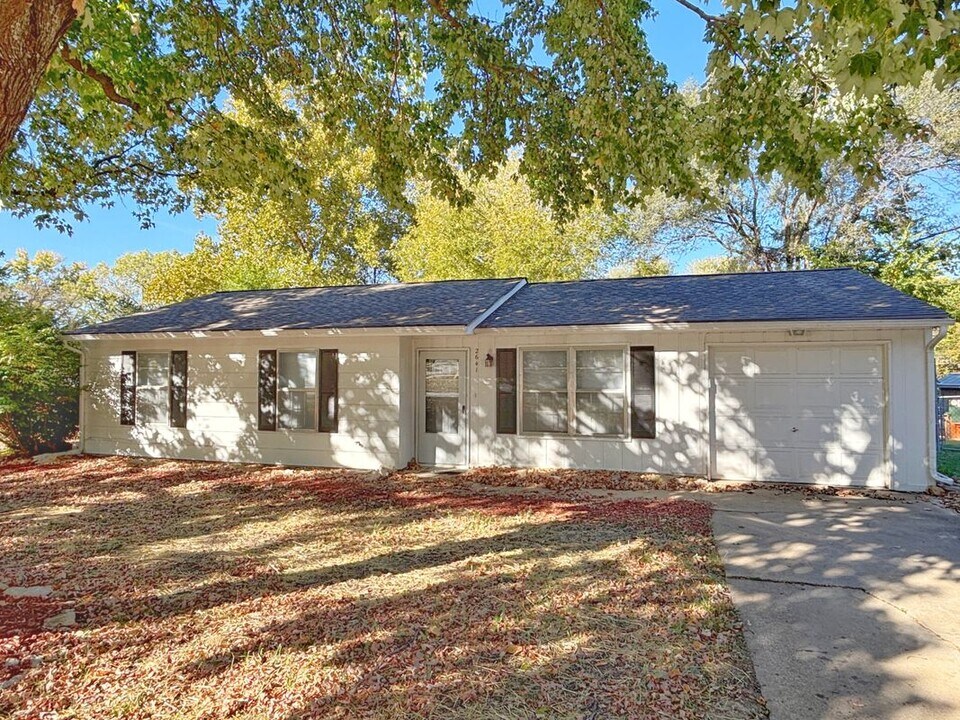 2641 Maverick Ln in Lawrence, KS - Foto de edificio