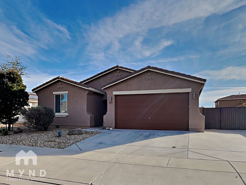 17299 W Fetlock Trail in Surprise, AZ - Building Photo