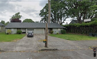 924 Park St in Woodland, WA - Building Photo