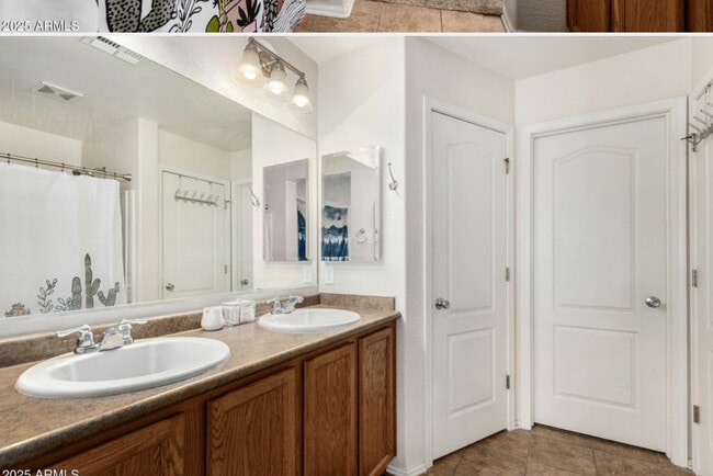 property at 942 S Deerfield Ln