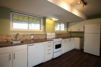 4104-4119 19 Ave NW in Edmonton, AB - Building Photo - Building Photo