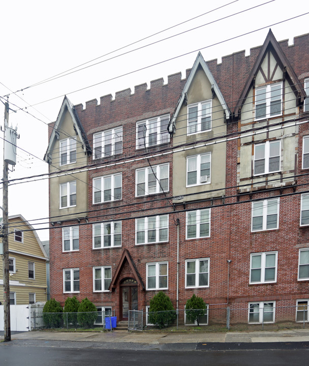 Maple Arms Apartments in Mount Vernon, NY - Foto de edificio