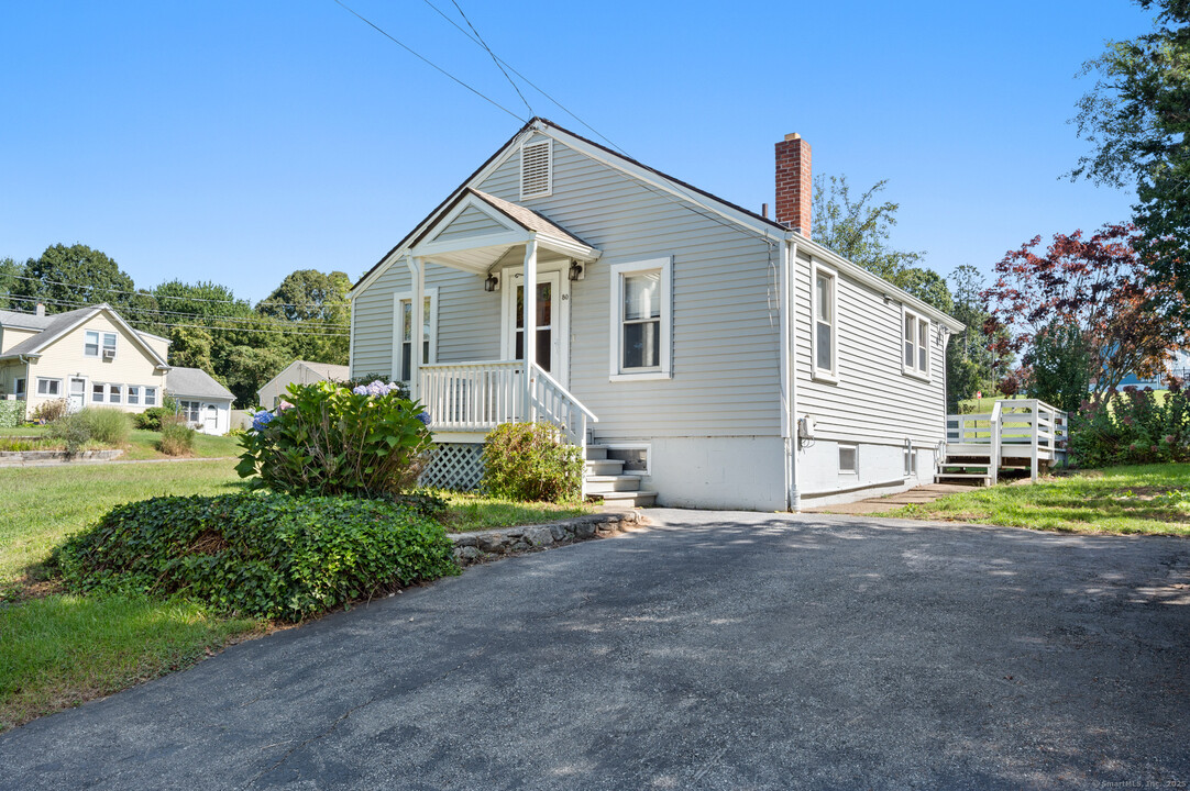 80 Vivian St in Waterford, CT - Building Photo