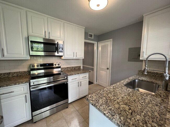 property at 3057 Pharr Ct N Northwest