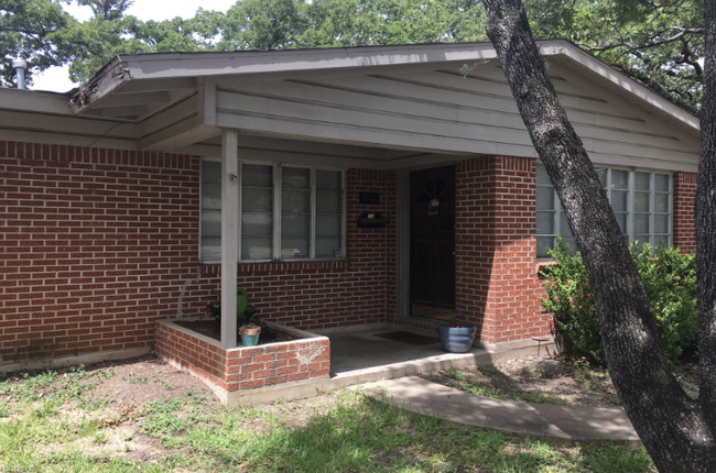 3902 Oaklawn St in Bryan, TX - Building Photo - Building Photo